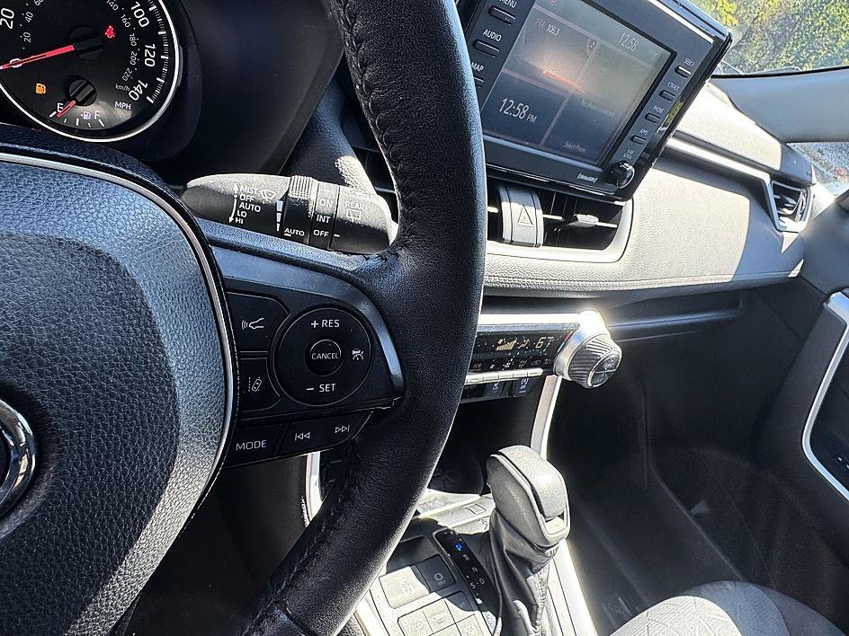 Used 2020 Midnight Black Metallic Toyota XLE image 15