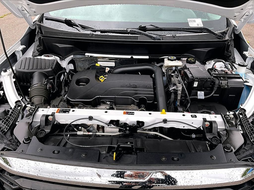 Used 2024 White GMC SLE image 28