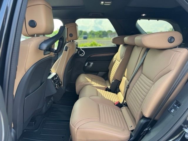 New 2026 Santorini Black Land Rover Dynamic SE image 11