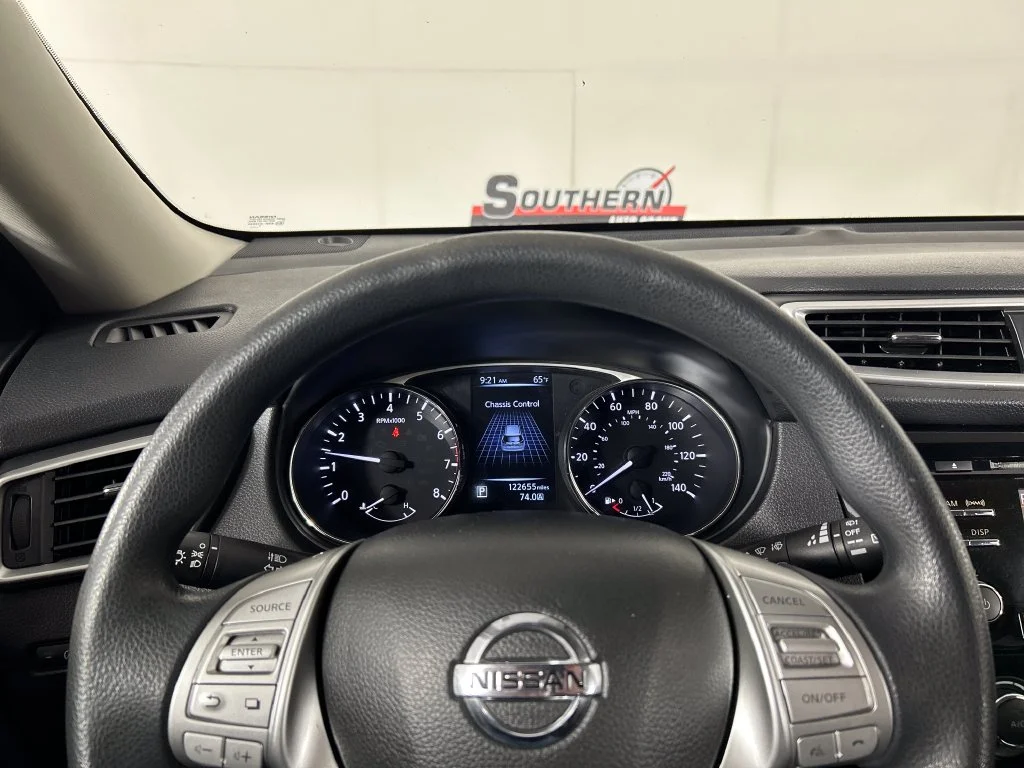 Used 2015 Gray Nissan S image 13