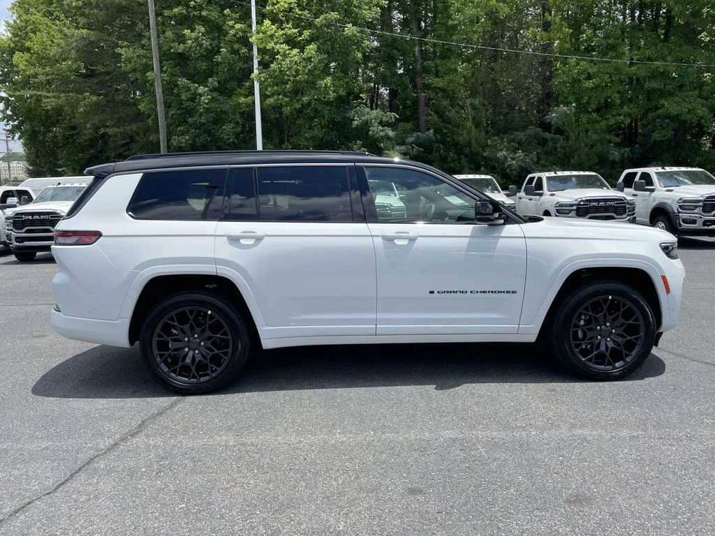 New 2026 Bright White Clear-Coat Exterior Paint Jeep Summit image 10
