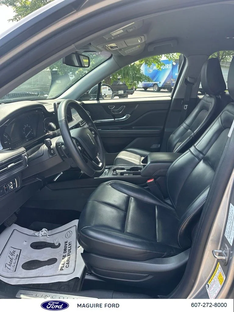 Used 2022 Silver Lincoln Standard image 14