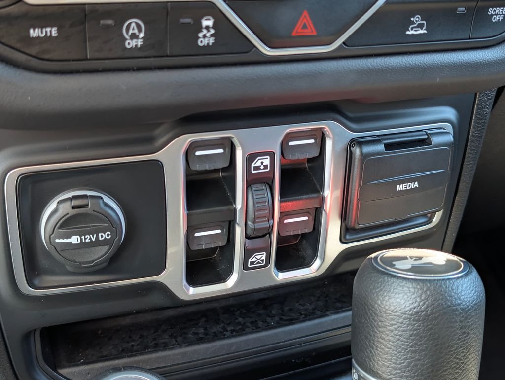 2025 Jeep Wrangler 4-Door Sahara - Photo 26