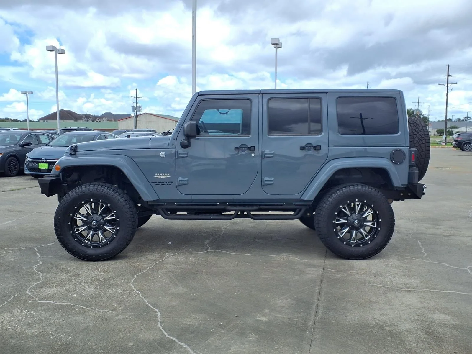 Used 2014 Gray Jeep Unlimited Sahara image 7