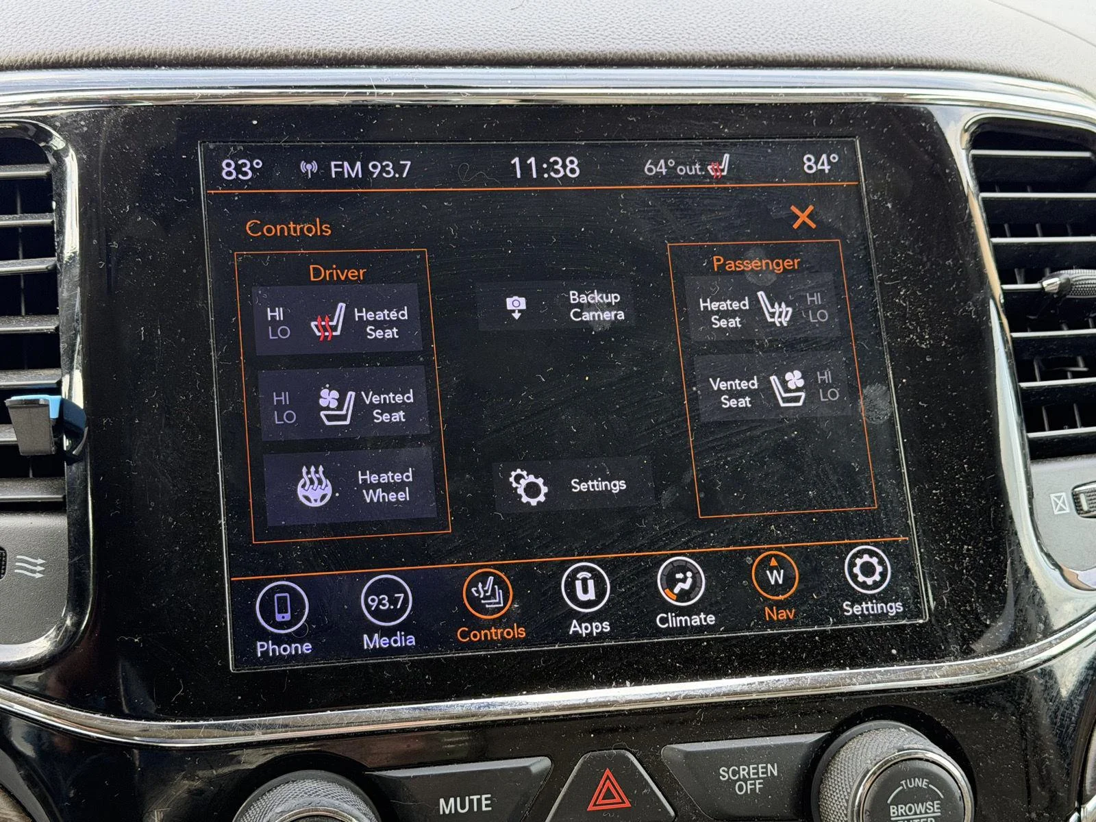 Used 2020 Diamond Black Crystal Pearlcoat Jeep Overland image 10