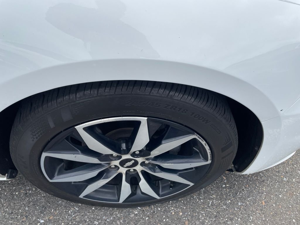 Used 2017 Summit White Chevrolet LT image 3