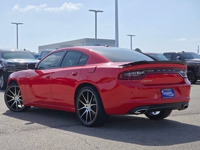 Used 2022 Torred Clearcoat Dodge SXT image 19