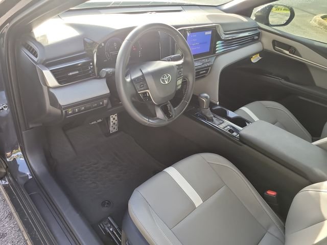 Used 2025  Toyota SE image 16