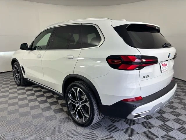 New 2026 Alpine White BMW xDrive40i image 5