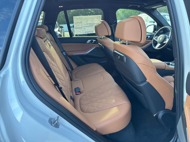 New 2026 Mineral White Metallic BMW sDrive40i image 11