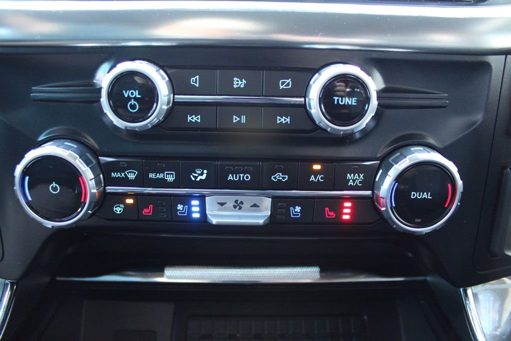 Used 2023  Ford Lariat image 29