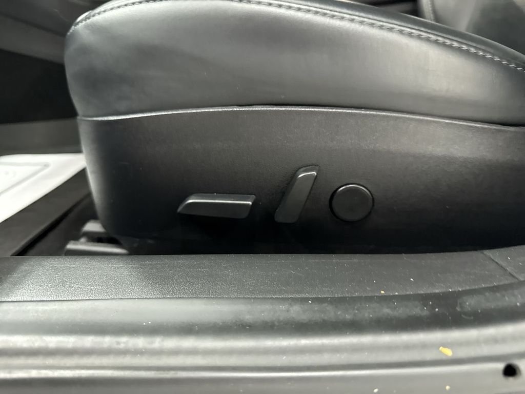 Used 2018  Tesla Long Range image 14