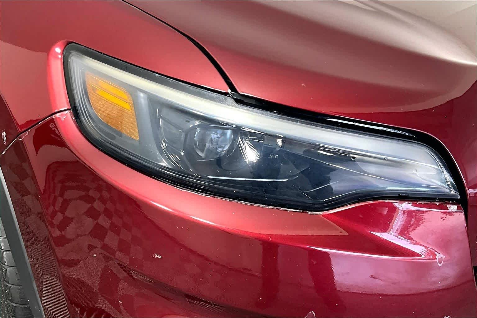 Used 2019 Velvet Red Pearlcoat Jeep Latitude image 27