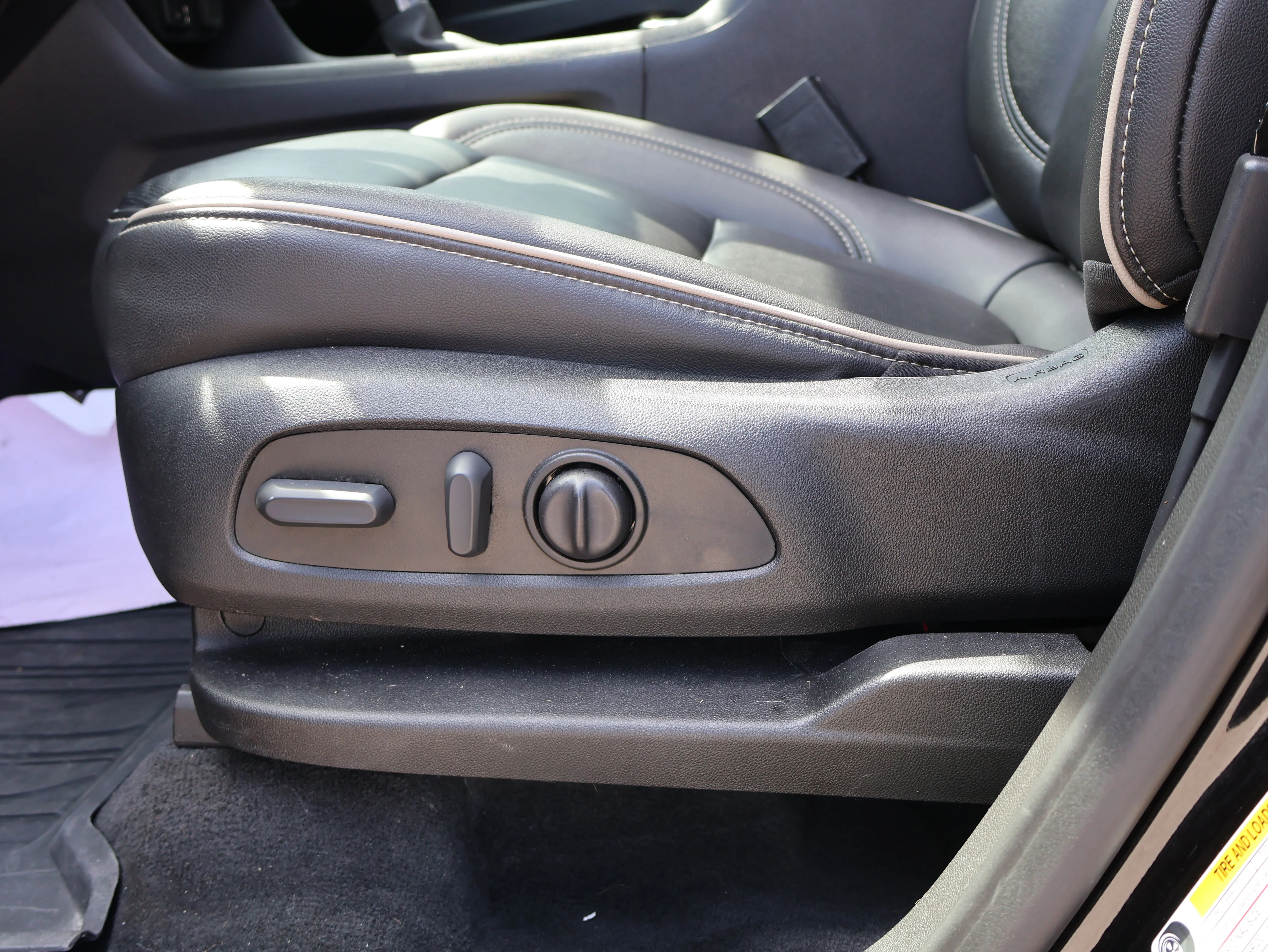 2023 Chevrolet Traverse Premier - Photo 41
