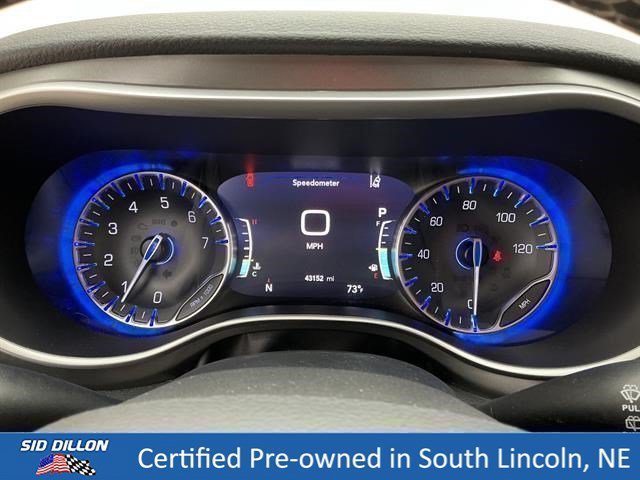 Used 2023 Silver Mist Clearcoat Chrysler Touring L image 11