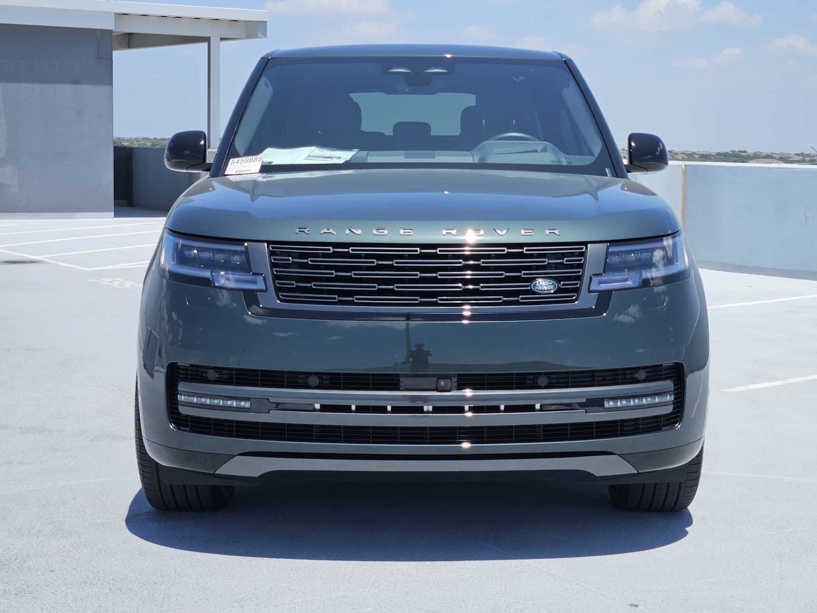 New 2026 Belgravia Green LAND ROVER SE image 2