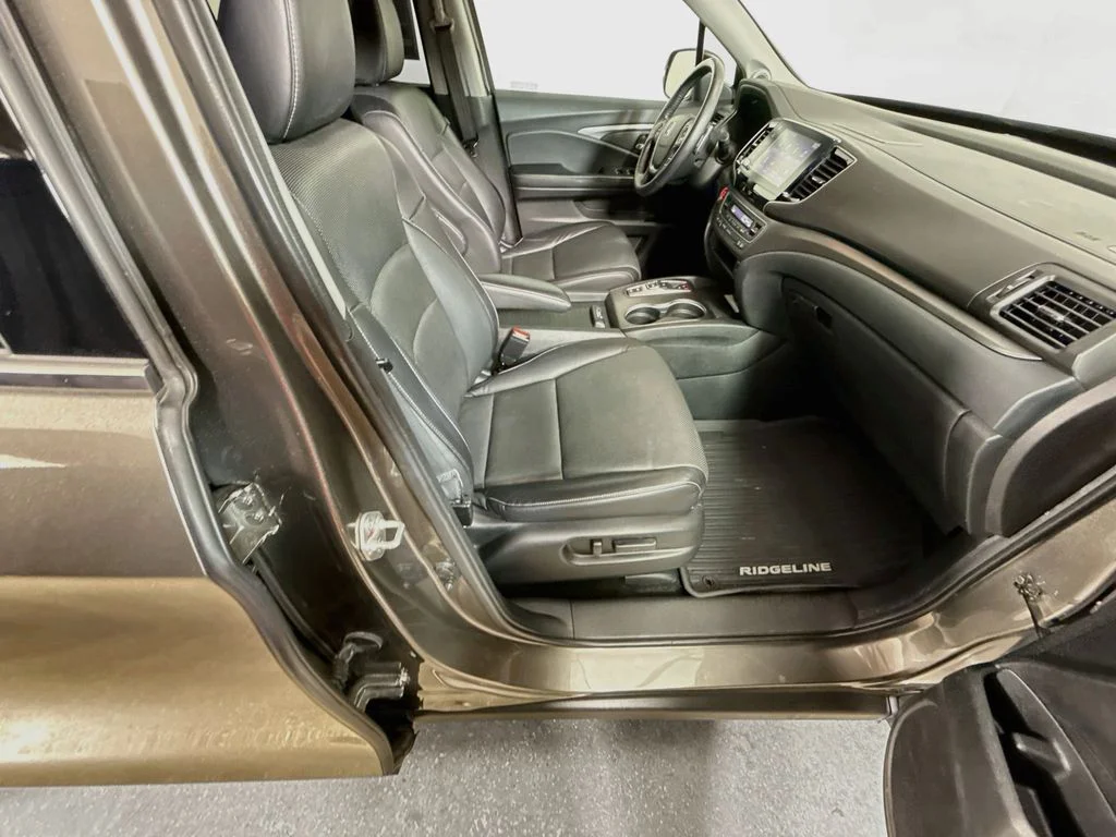 Used 2022 Pacific Pewter Metallic Honda RTL-E image 26