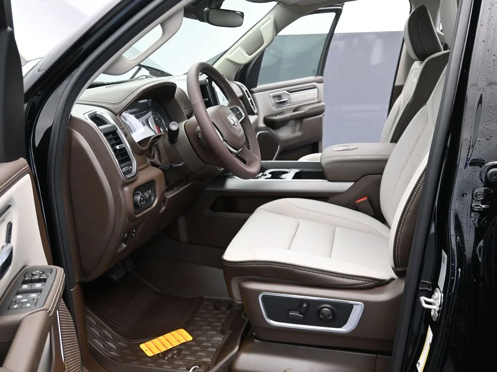 New 2026 Diamond Black Crystal Pearl-Coat Exterior Paint RAM Laramie image 16