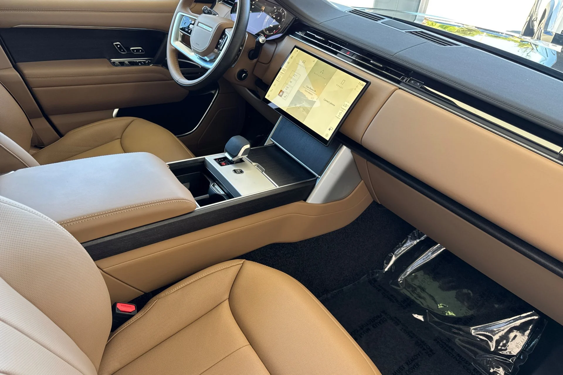 New 2026 Santorini Black Land Rover SE image 18