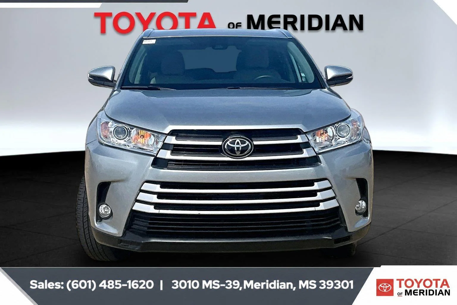 Used 2018 Celestial Silver Metallic Toyota XLE image 3