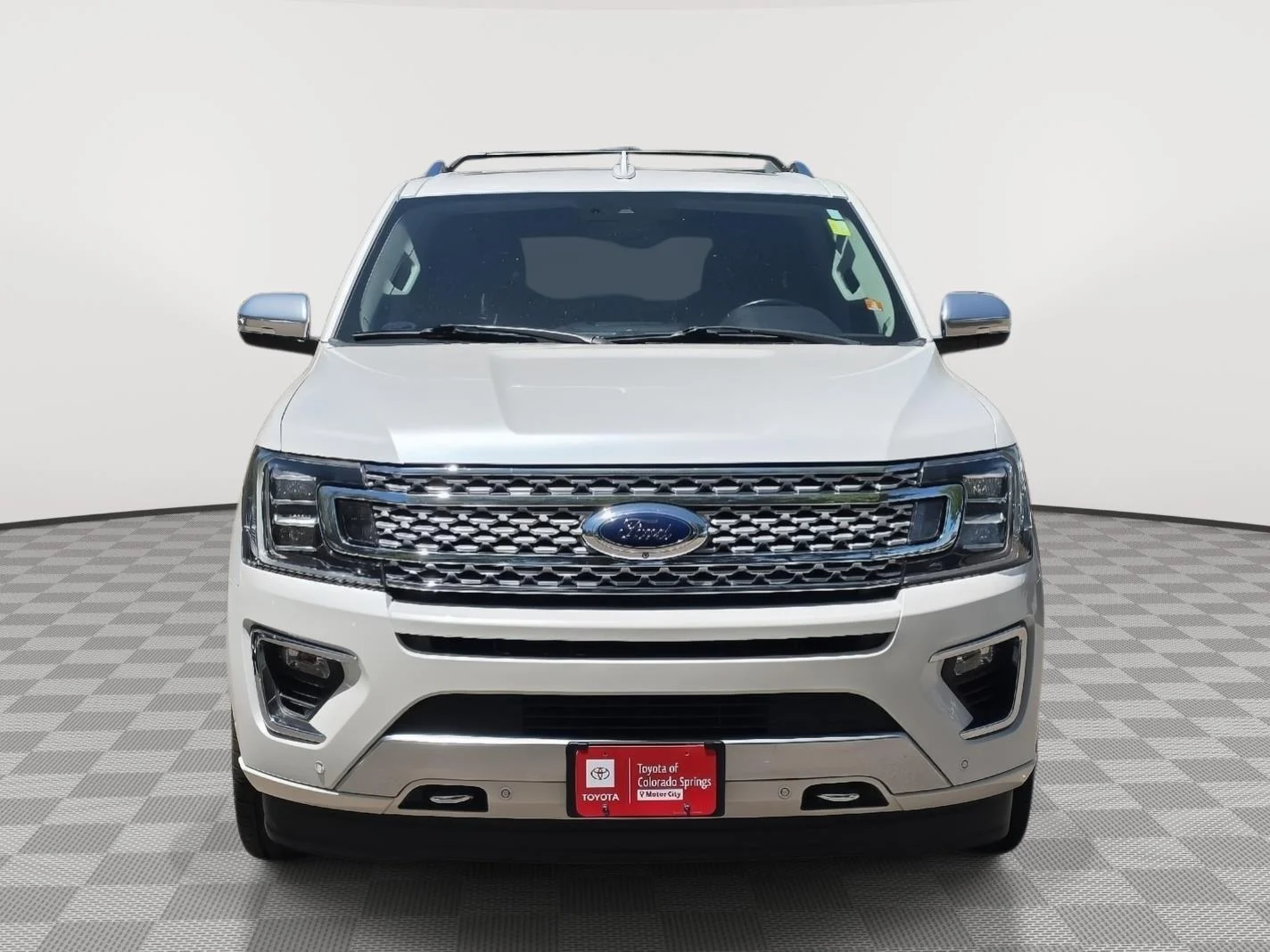 Used 2019 White Platinum Metallic Tri-Coat Ford Platinum image 2