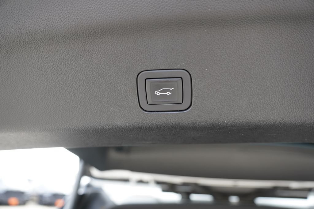 Used 2025 Summit White Chevrolet LT image 24
