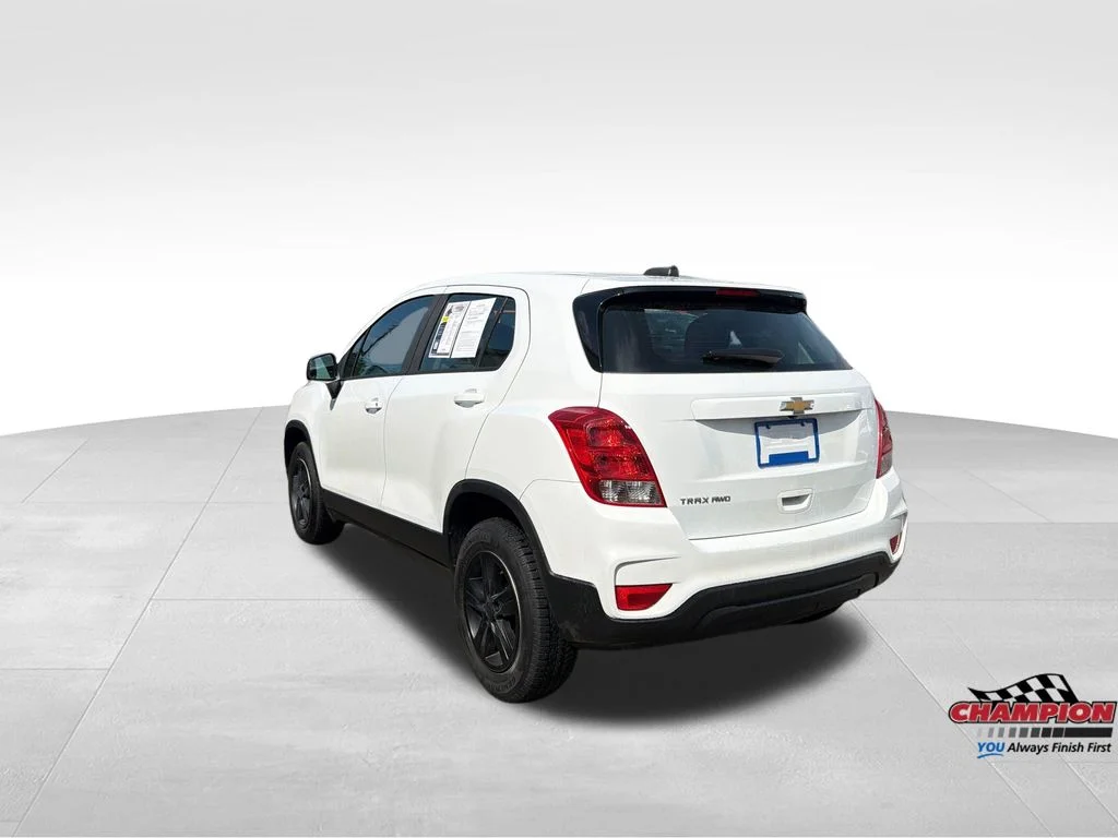 Used 2018 White Chevrolet LS image 3