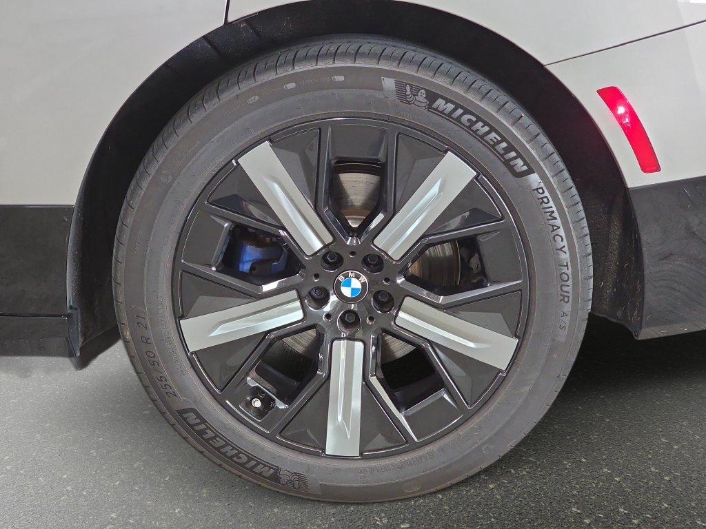 Certified Used 2024 Oxide Gray Metallic BMW xDrive50 image 32