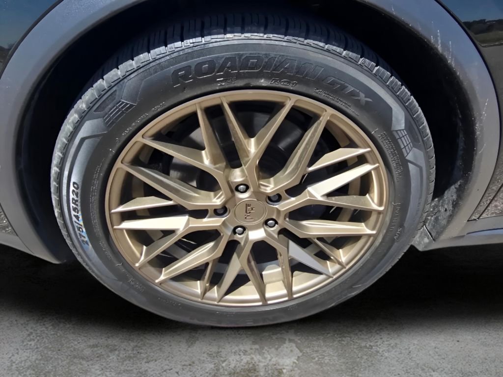 Used 2018 Black Tesla P75D image 28