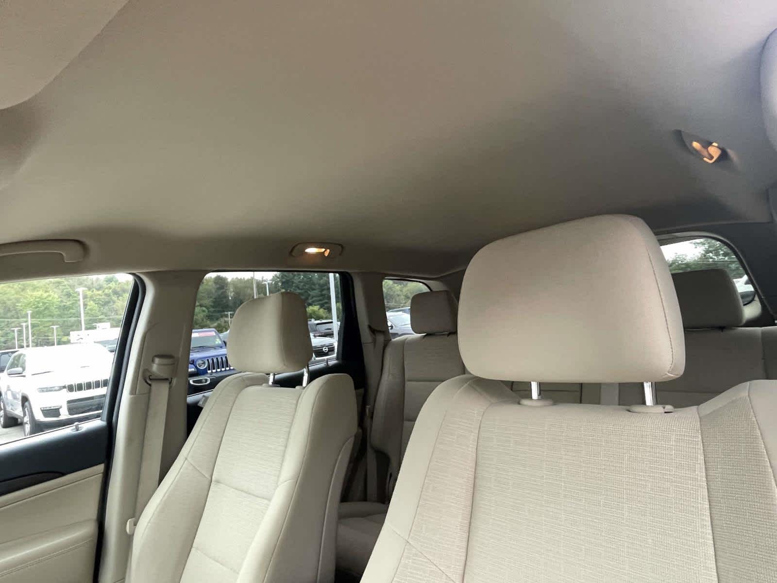 Used 2014 Cashmere Pearlcoat Jeep Laredo image 6
