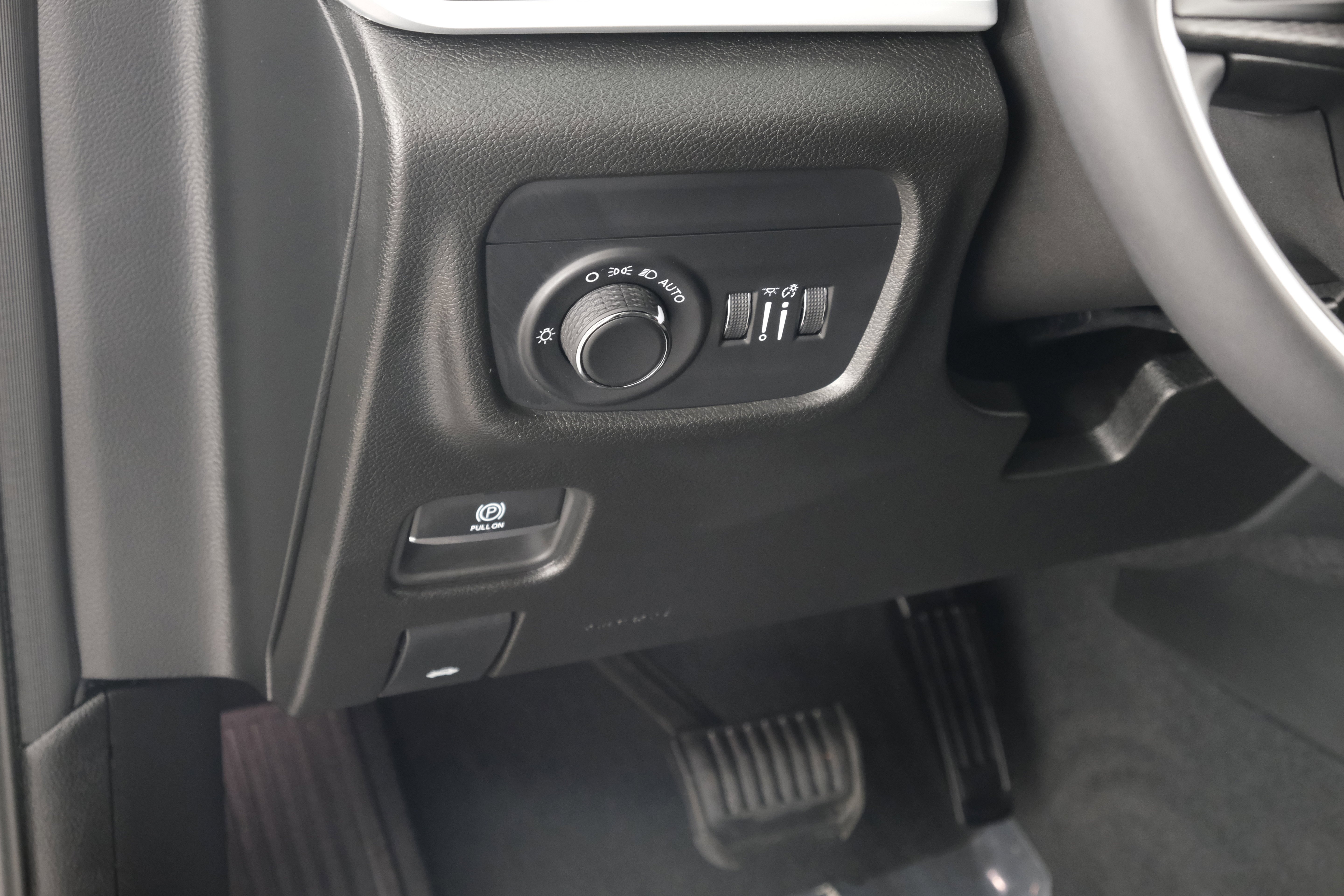 Used 2023 Bright White Clearcoat Jeep Altitude X image 28