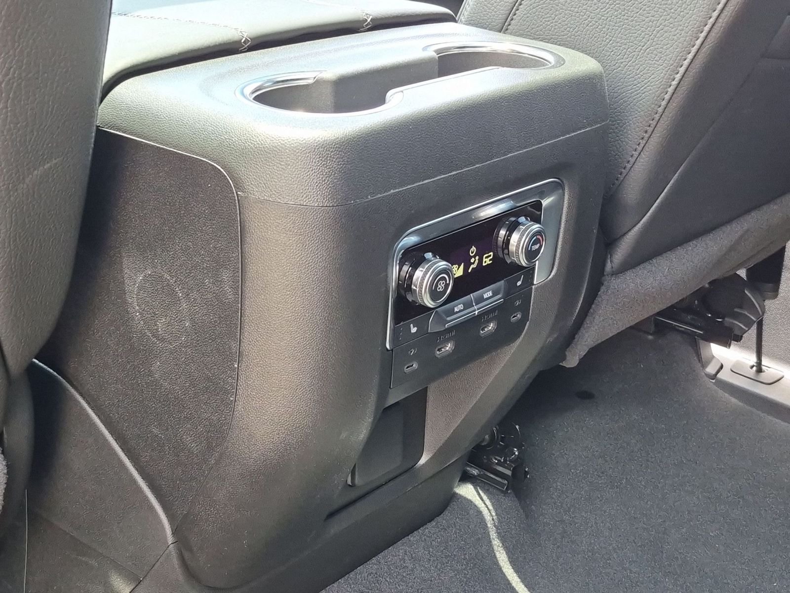 2026 GMC Yukon XL Denali - Photo 26