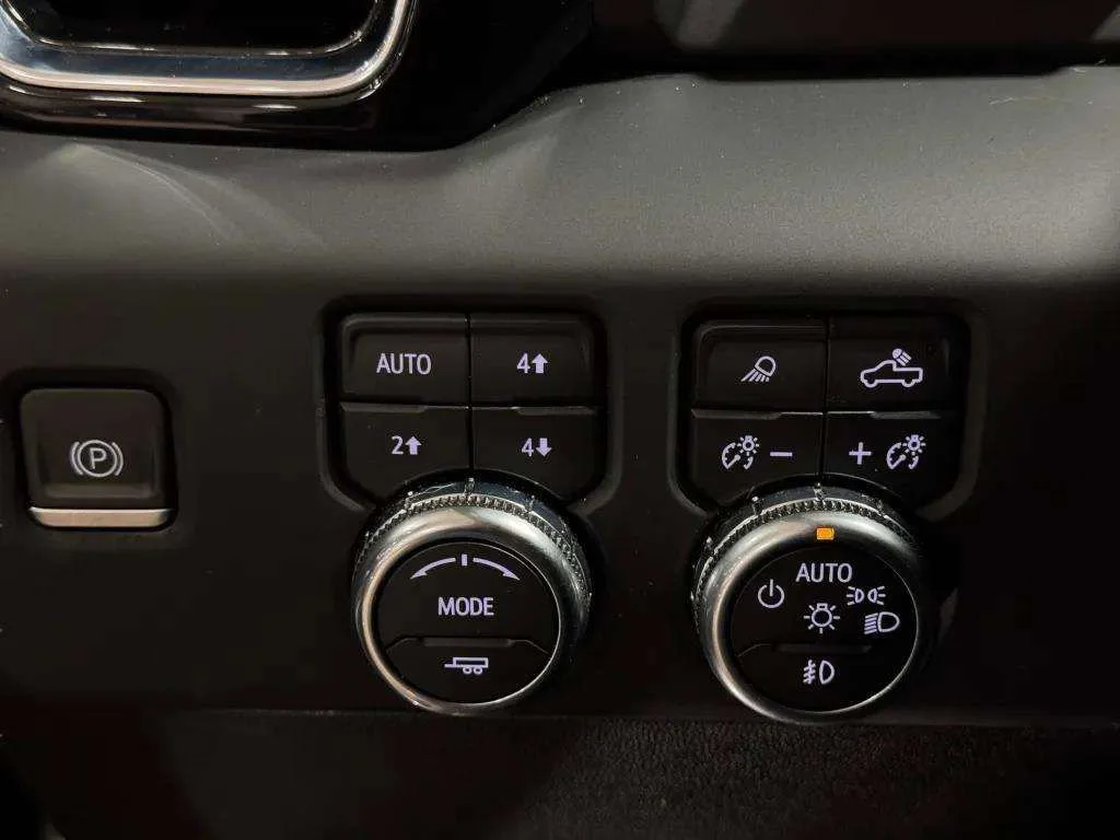 Certified Used 2022 White Frost Tricoat GMC Denali image 20