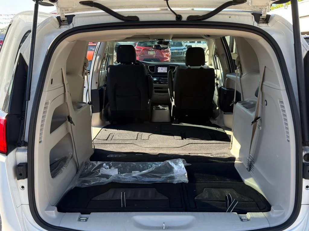 Used 2024 White Chrysler LX image 9