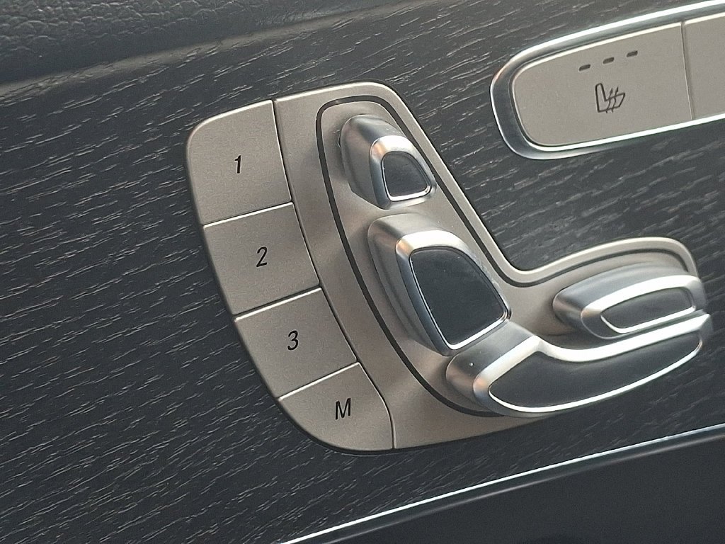 Certified Used 2022  Mercedes-Benz GLC 300 image 26