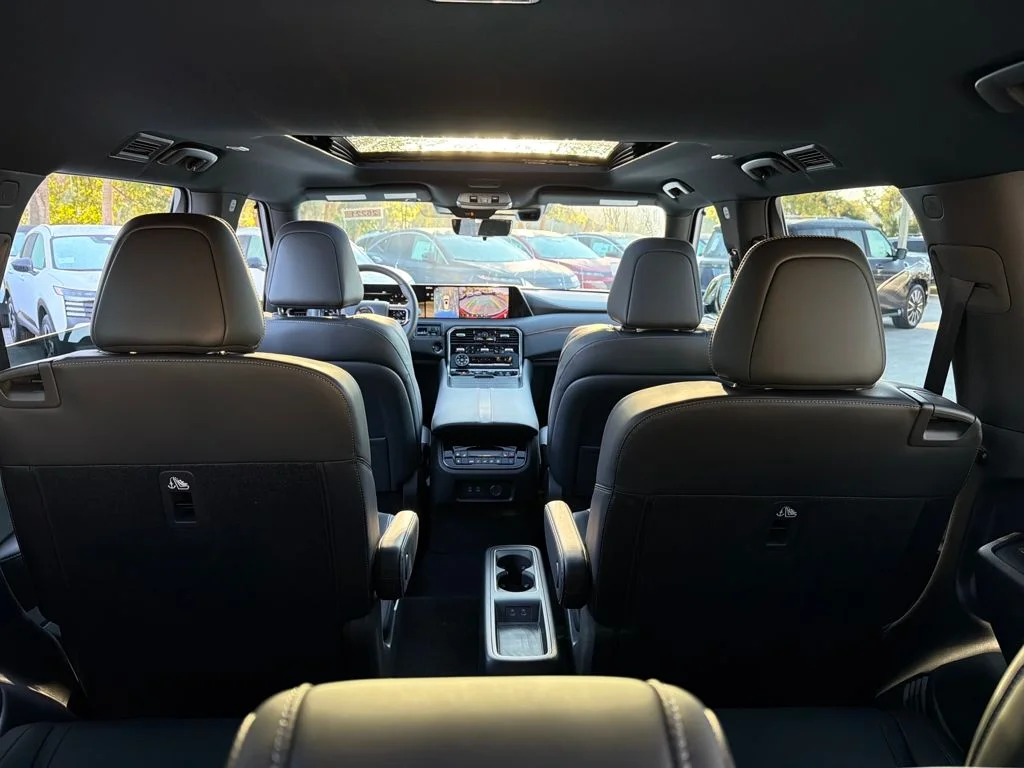 New 2026 Aspen White TriCoat / Super Black Two-tone Nissan PRO-4X® image 33