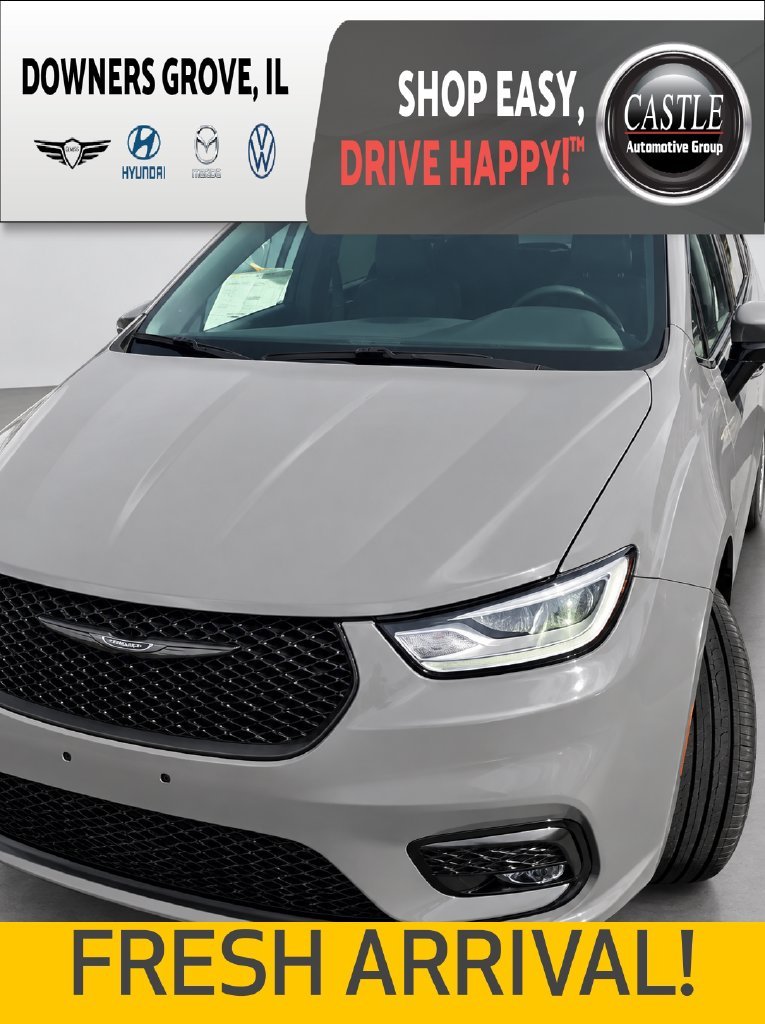Used 2023 White Chrysler Touring L image 1