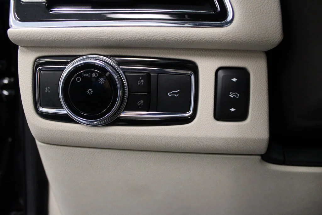 Used 2021 Black Lincoln Reserve image 21