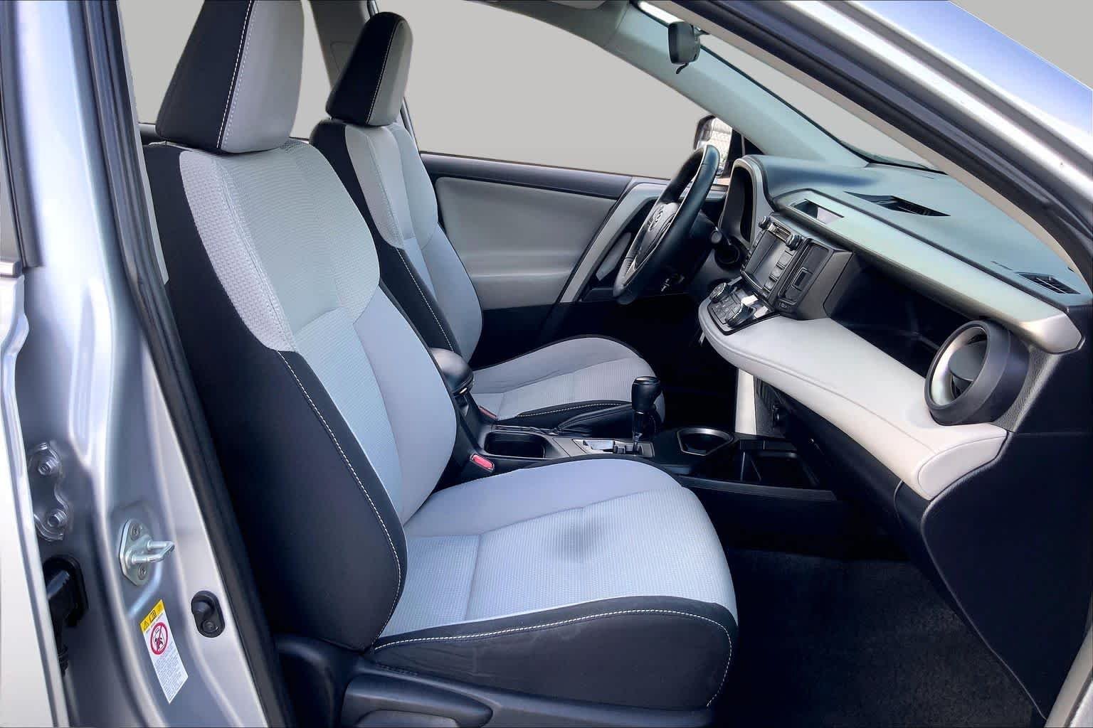 Used 2016 Silver Sky Metallic Toyota XLE image 9