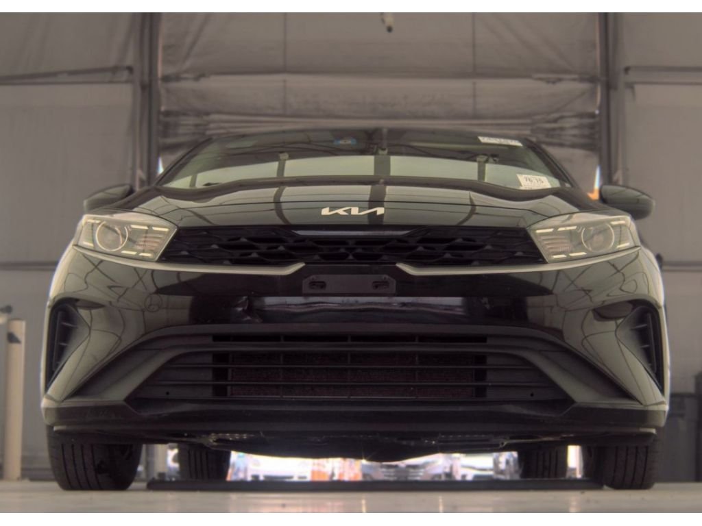 Used 2022 Aurora Black Kia FE image 2
