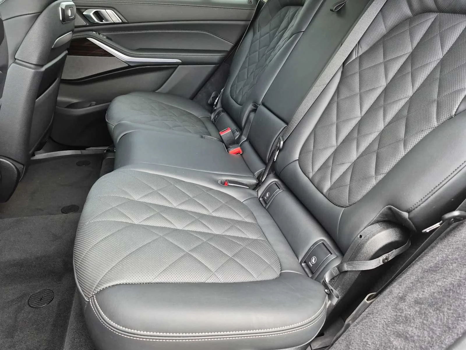 Used 2026 Red BMW xDrive40i image 19