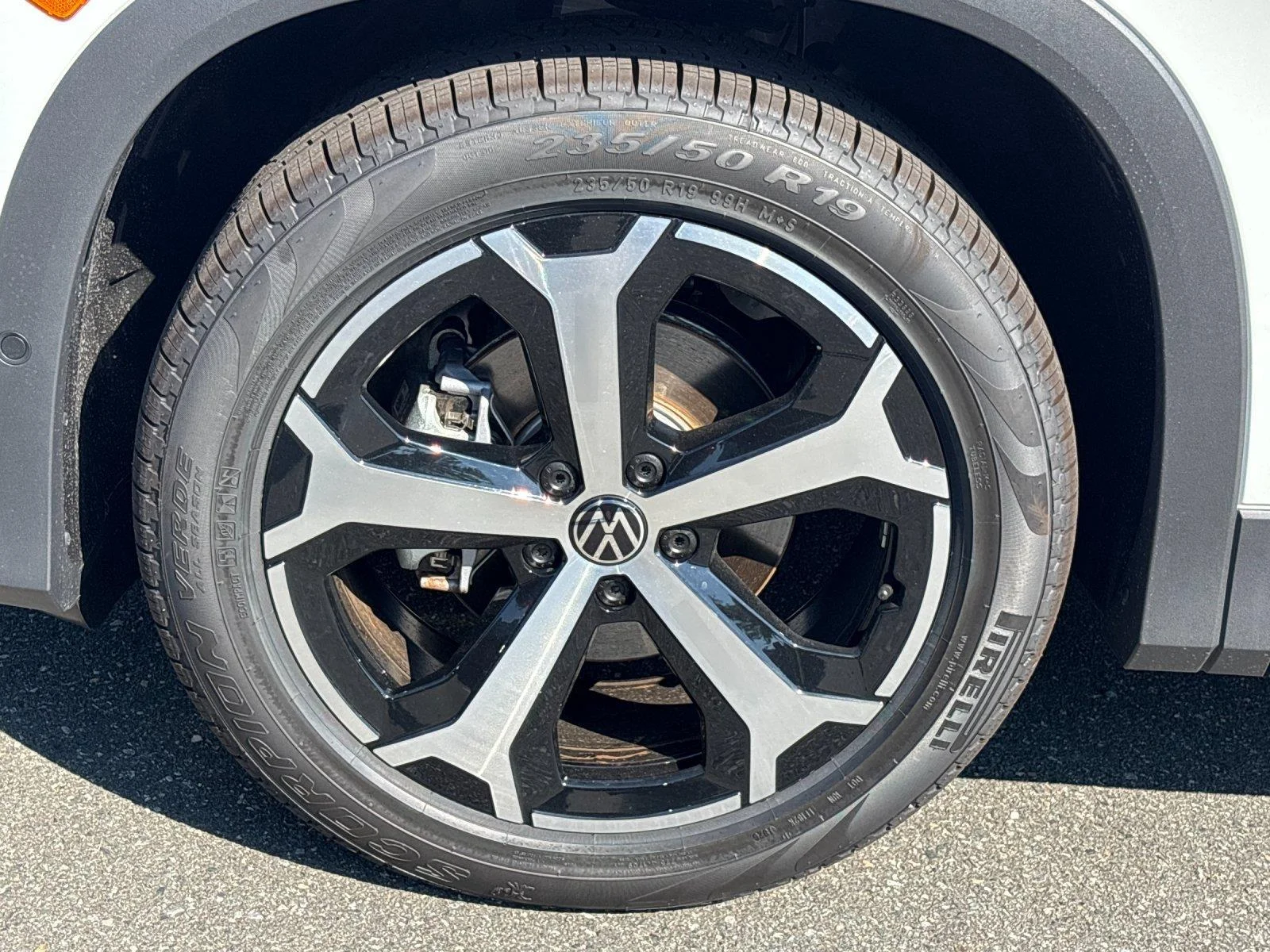New 2026 Pure White Volkswagen SE image 10