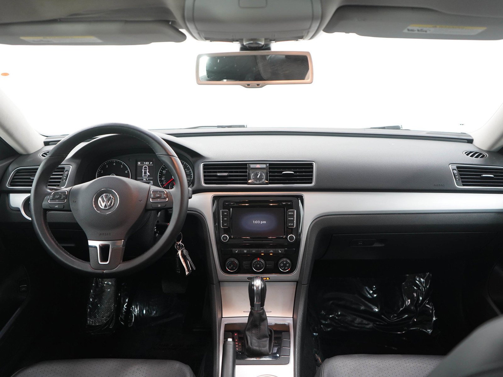 Used 2013 Glacier Blue Metallic Volkswagen 2.5 SE image 13