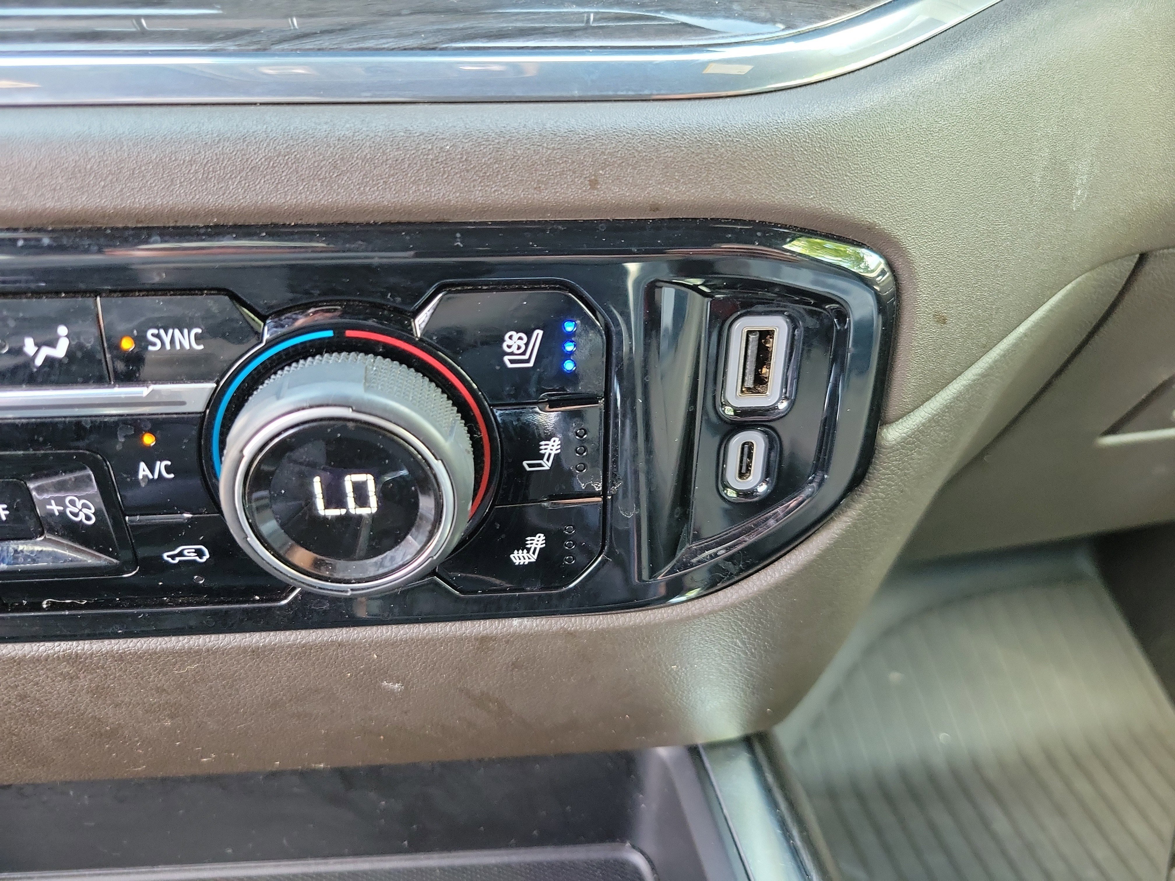 2024 Chevrolet Silverado 1500 LTZ - Photo 16