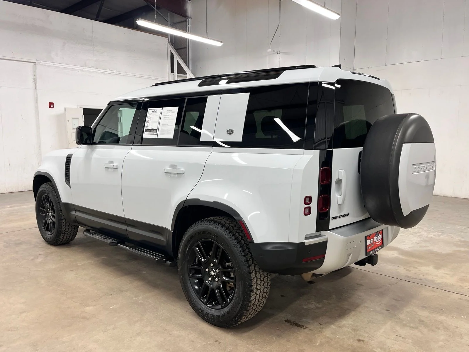 Used 2022  Land Rover S image 5