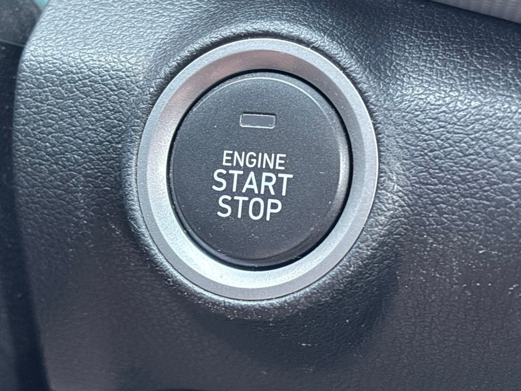 Used 2020 White Hyundai SEL image 25