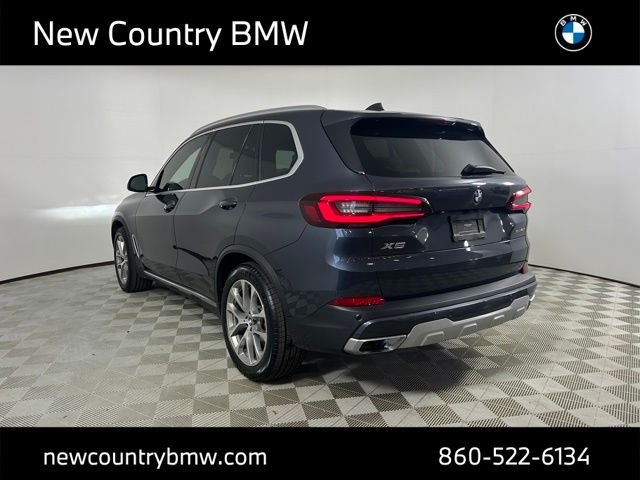 Used 2021 Arctic Grey Metallic BMW xDrive40i image 5