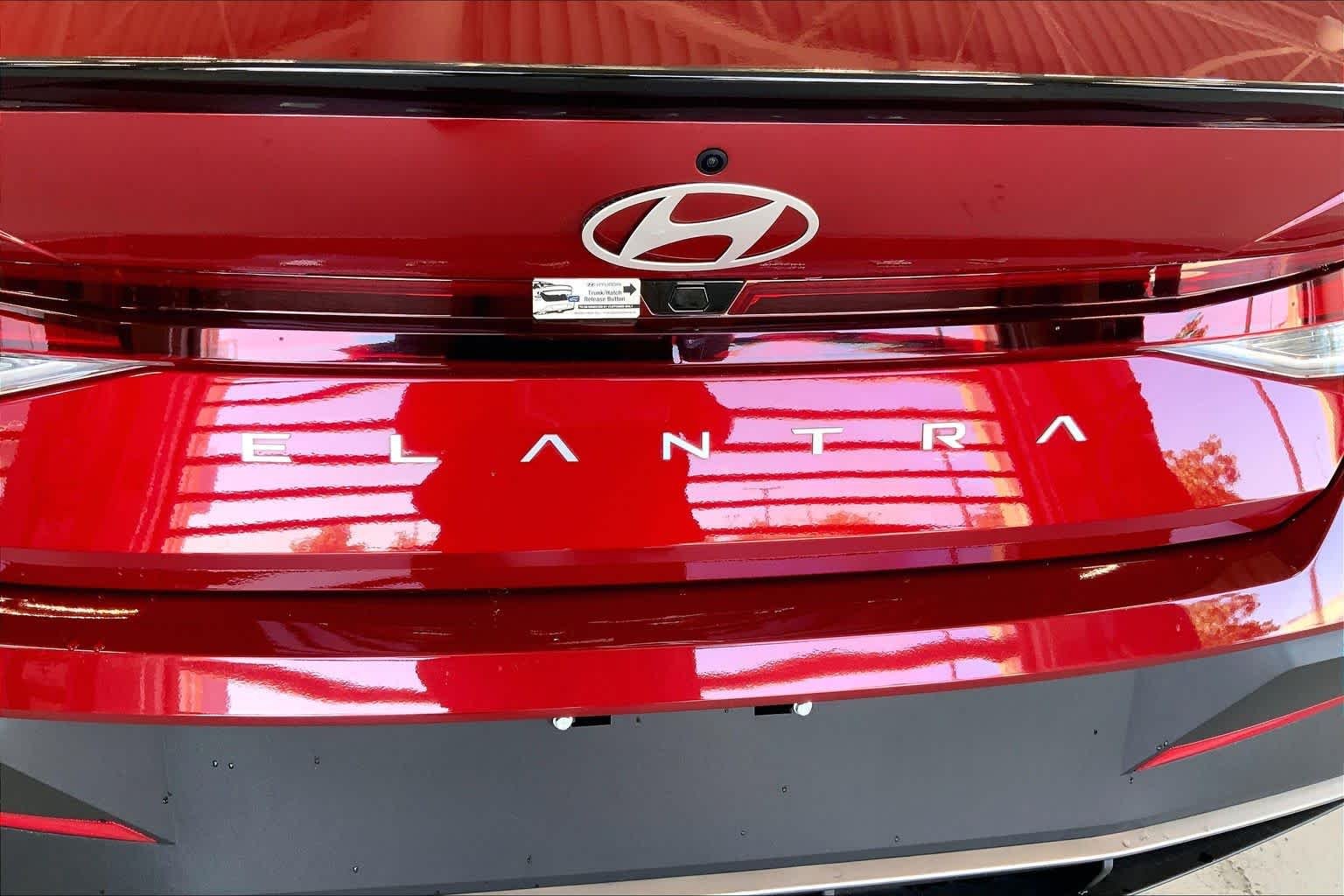 Used 2025 Ultimate Red Hyundai SEL Sport image 32