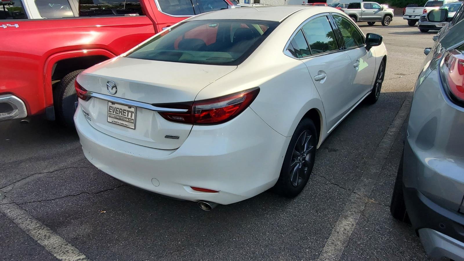 Used 2018 Snowflake White Pearl Mica Mazda Sport image 9
