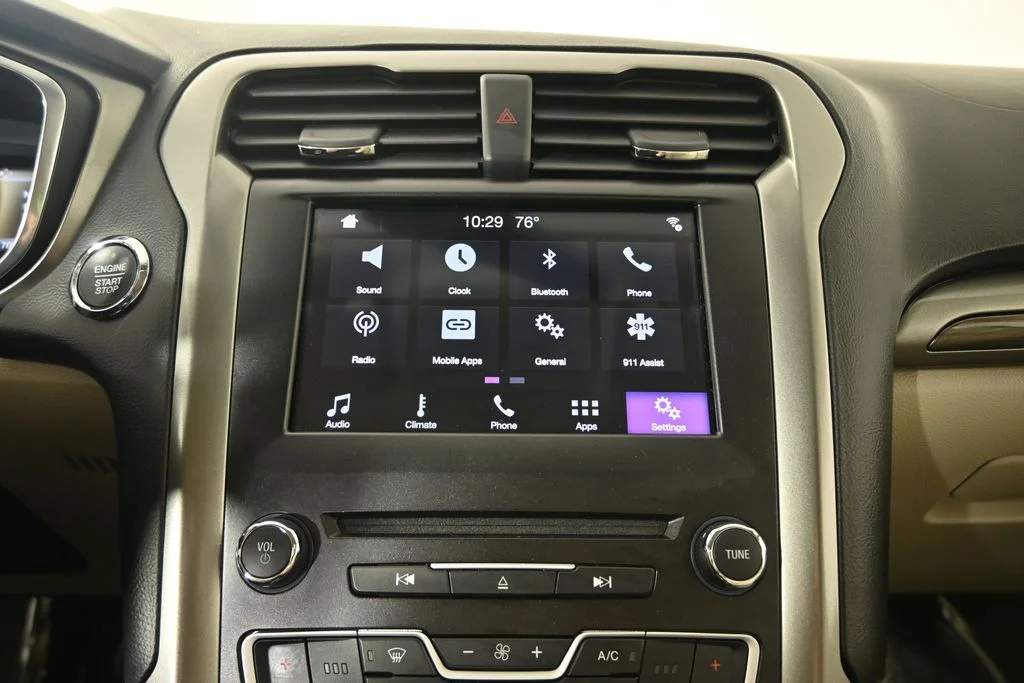 Used 2017 Red Ford SE image 29